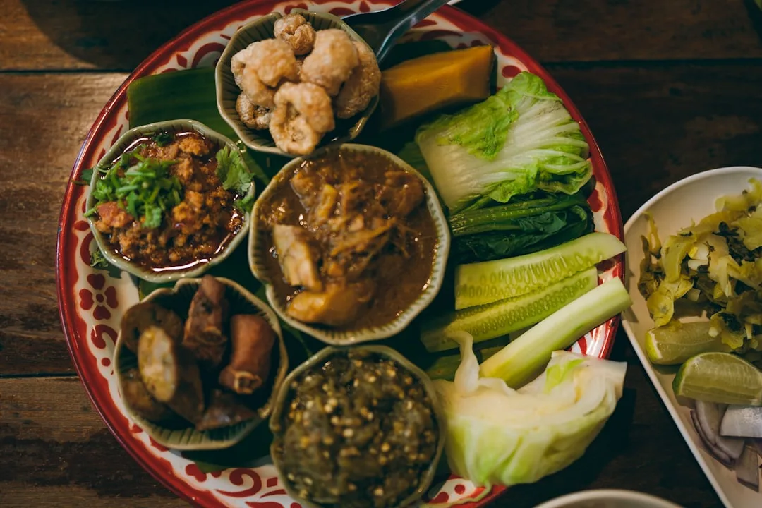 ล่องเรือดินเนอร์แม่น้ำปิงยามพลบค่ำ: ดื่มด่ำอาหารเหนือบนเรือหางแมงป่องโบราณ