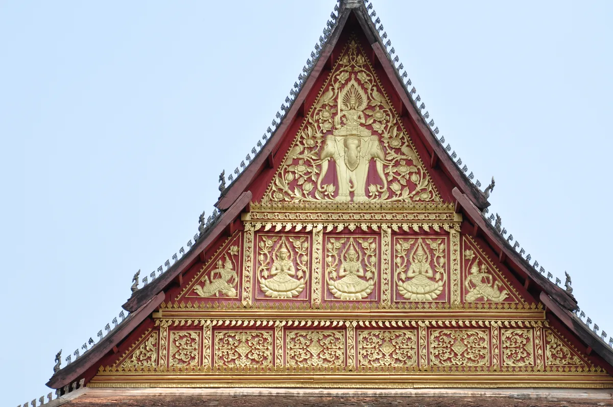 ผ่อนคลายกล้ามเนื้อลึกด้วย ศาสตร์นวดตอกเส้นล้านนา & สปาเรือนไม้สักโบราณ เชียงใหม่