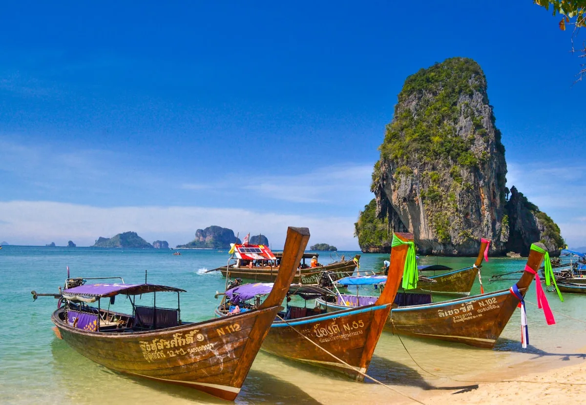 ล่องเรือดินเนอร์แม่น้ำปิงคืนลอยกระทง สัมผัสกระทงสายกลางสายน้ำ จองล่วงหน้าอย่างไร