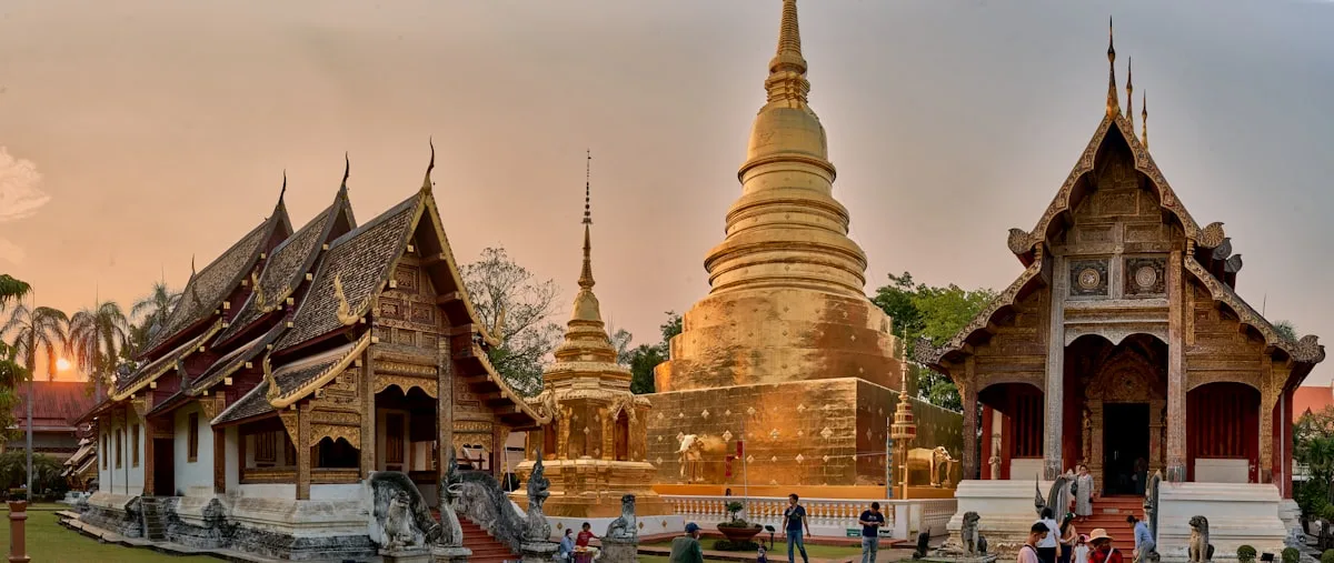 คู่มือเดินเที่ยวงานยี่เป็งรอบคูเมือง-ประตูท่าแพ แสงสีโคมล้านนานับหมื่นดวง